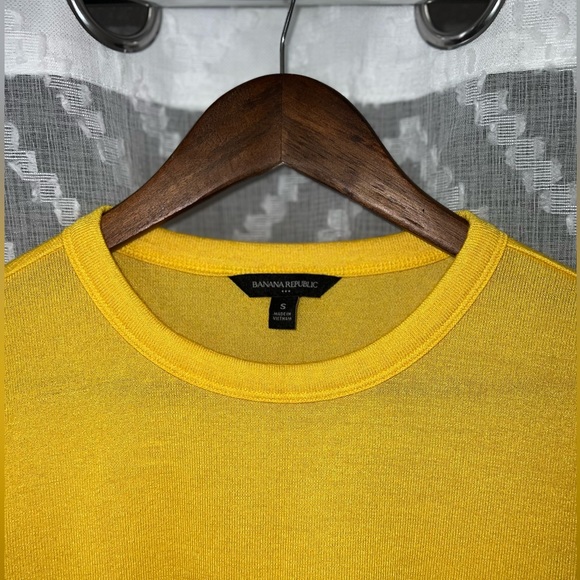 Banana Republic Yellow Crew Neck Knitted Sweater - Picture 3 of 5